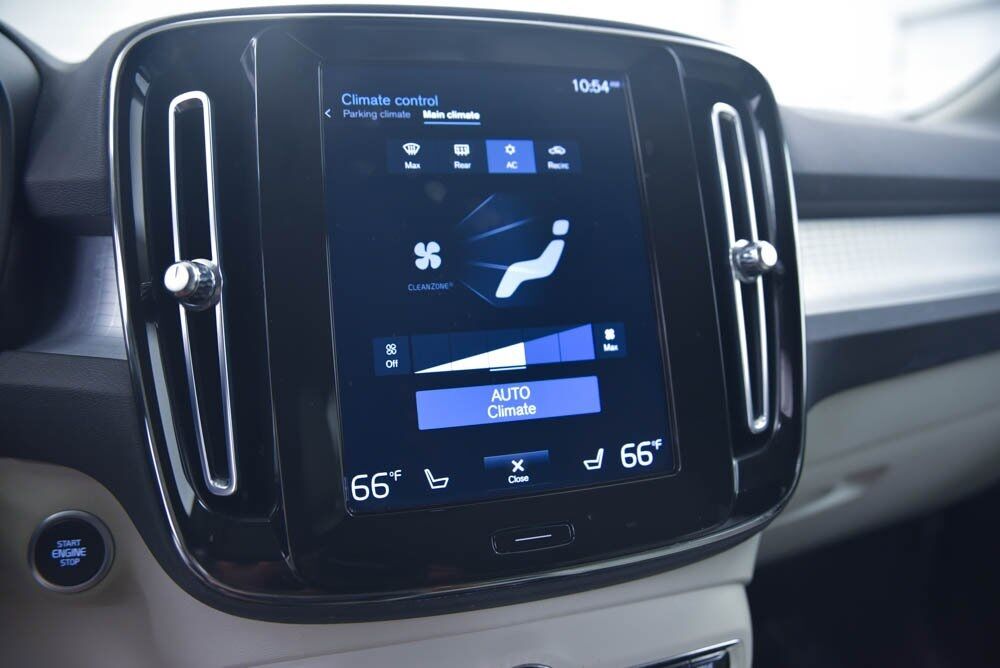 2022 Volvo XC40 Momentum AKRON OH