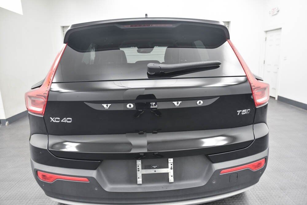 2022 Volvo XC40 Momentum AKRON OH