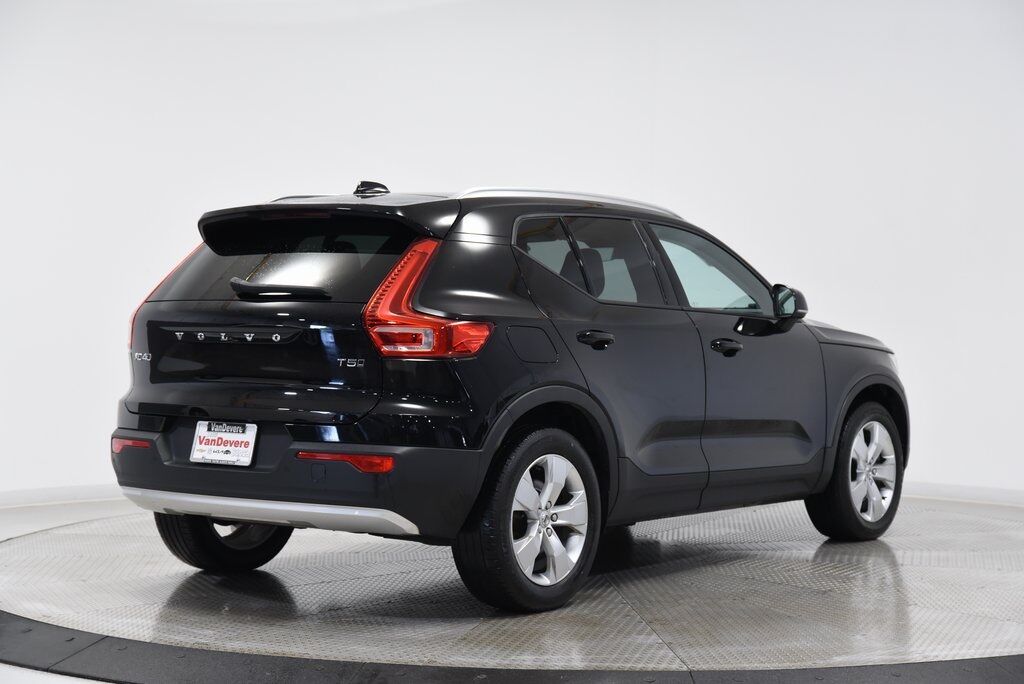 2022 Volvo XC40 Momentum Akron OH