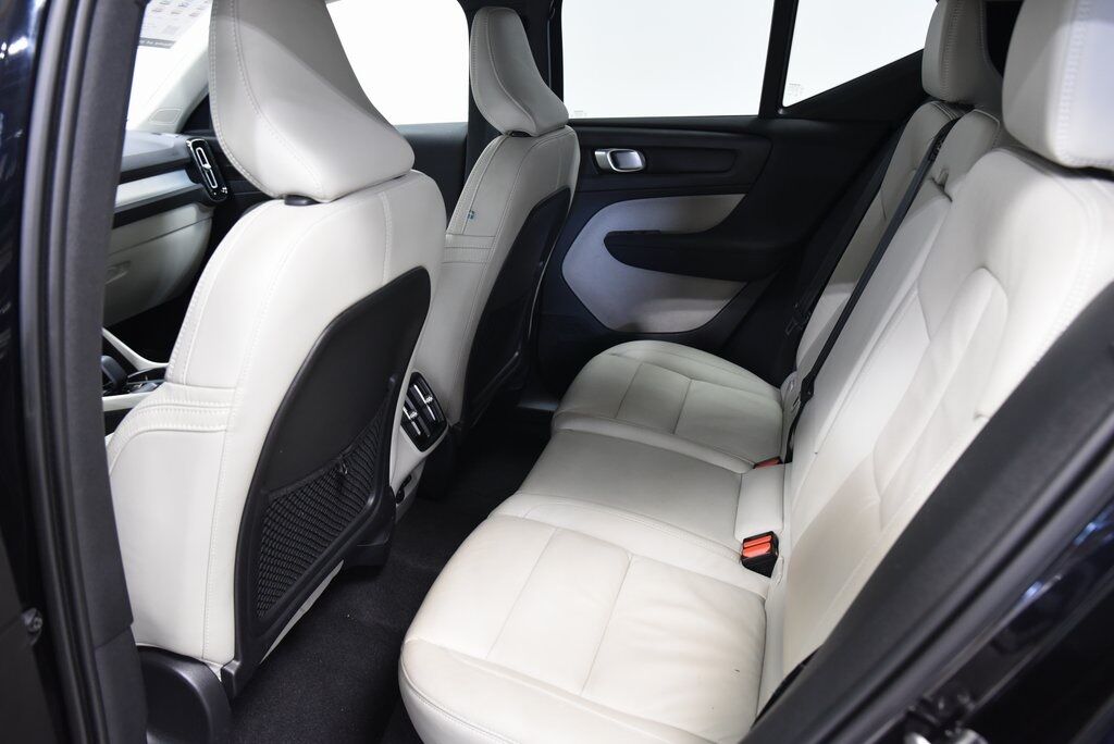 2022 Volvo XC40 Momentum Akron OH