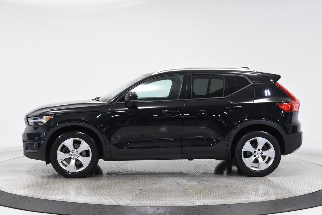 2022 Volvo XC40 Momentum Akron OH