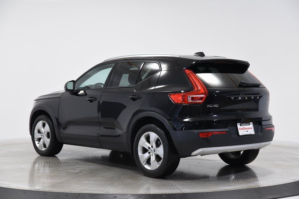 2022 Volvo XC40 Momentum Akron OH