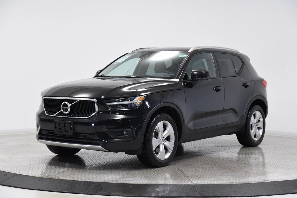 2022 Volvo XC40 Momentum Akron OH