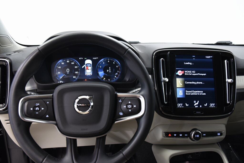 2022 Volvo XC40 Momentum Akron OH
