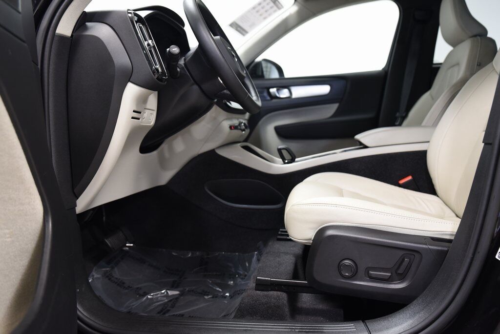 2022 Volvo XC40 Momentum Akron OH