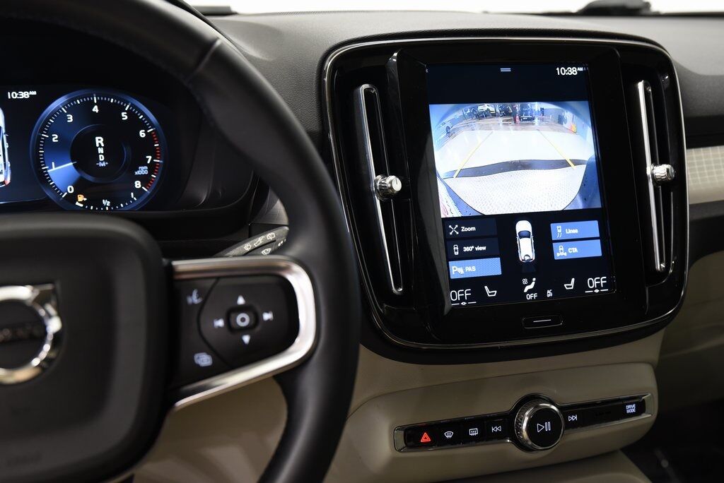 2022 Volvo XC40 Momentum Akron OH