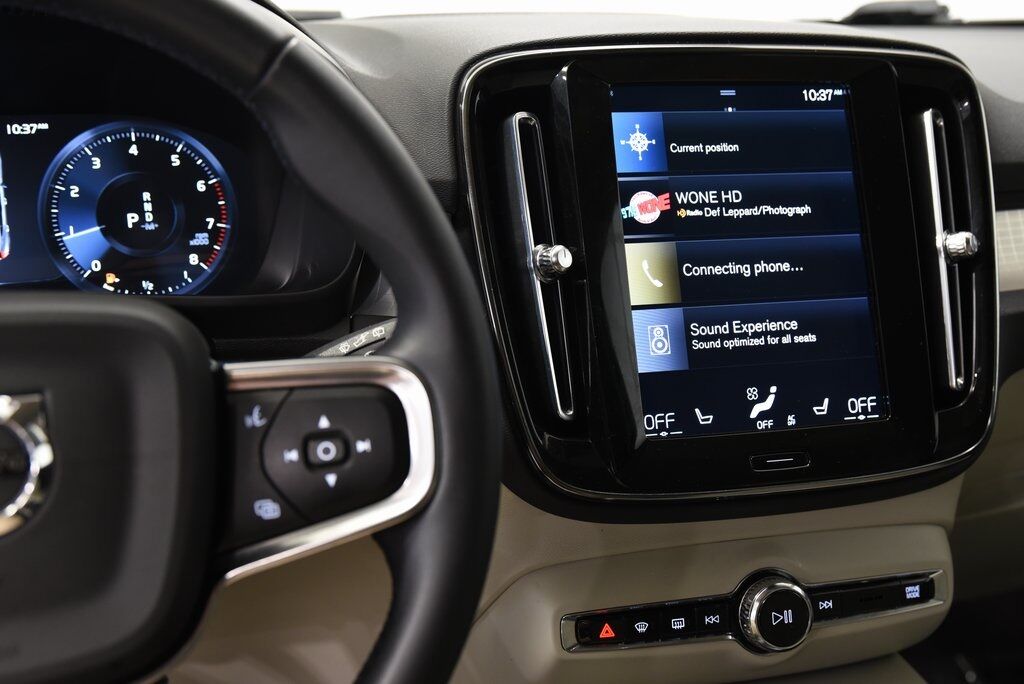 2022 Volvo XC40 Momentum Akron OH