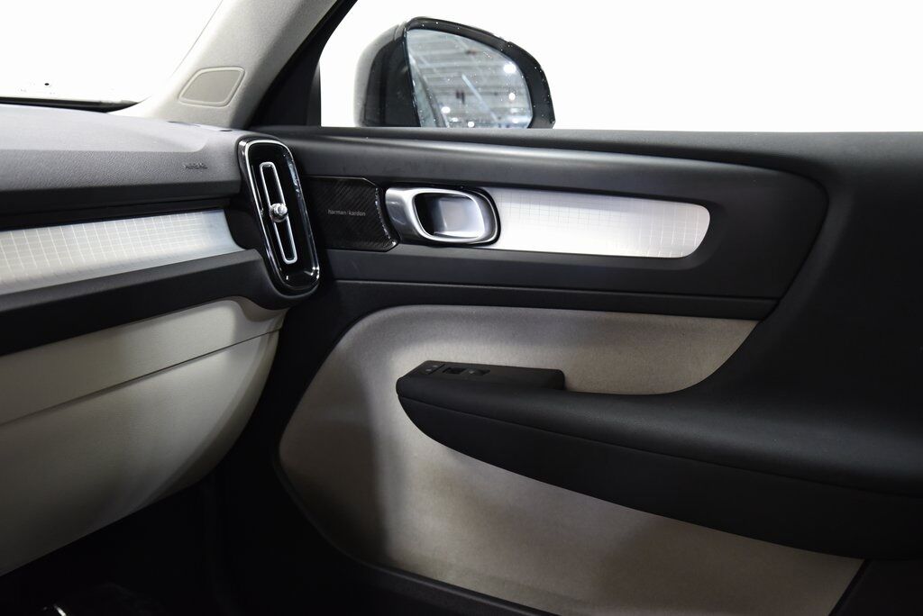 2022 Volvo XC40 Momentum Akron OH