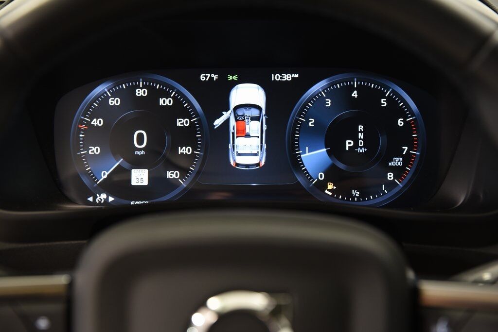 2022 Volvo XC40 Momentum Akron OH