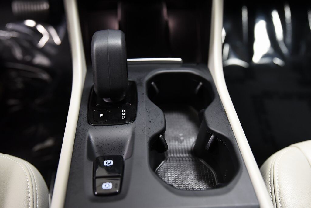 2022 Volvo XC40 Momentum Akron OH