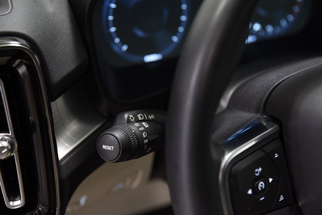 2022 Volvo XC40 Momentum Akron OH