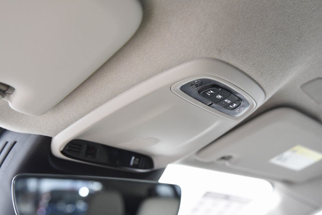 2022 Volvo XC40 Momentum Akron OH