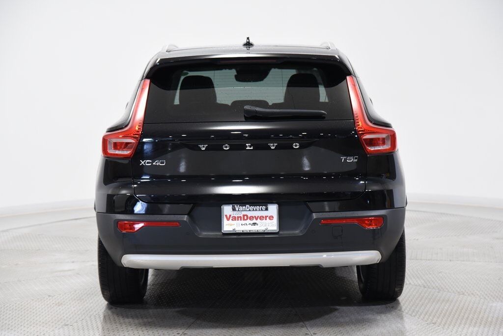 2022 Volvo XC40 Momentum Akron OH