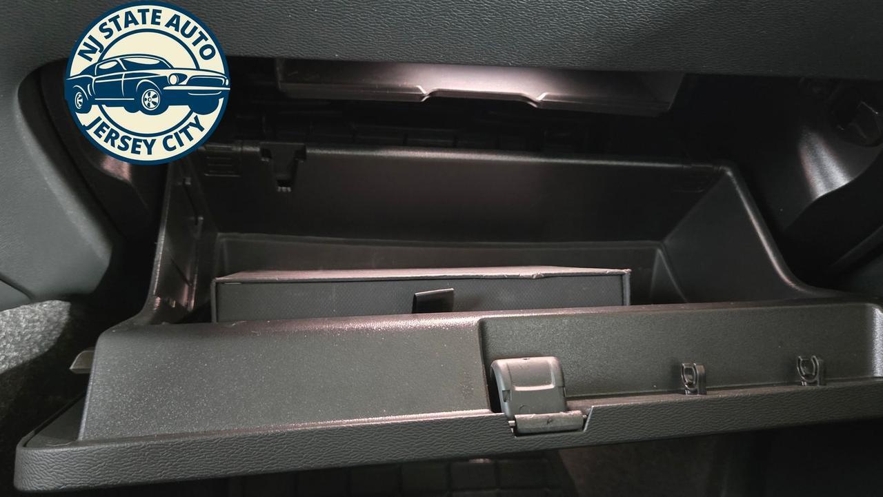 2022 Volvo XC40 Momentum Jersey City NJ