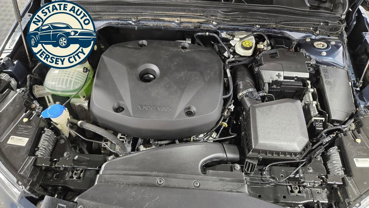 2022 Volvo XC40 Momentum Jersey City NJ