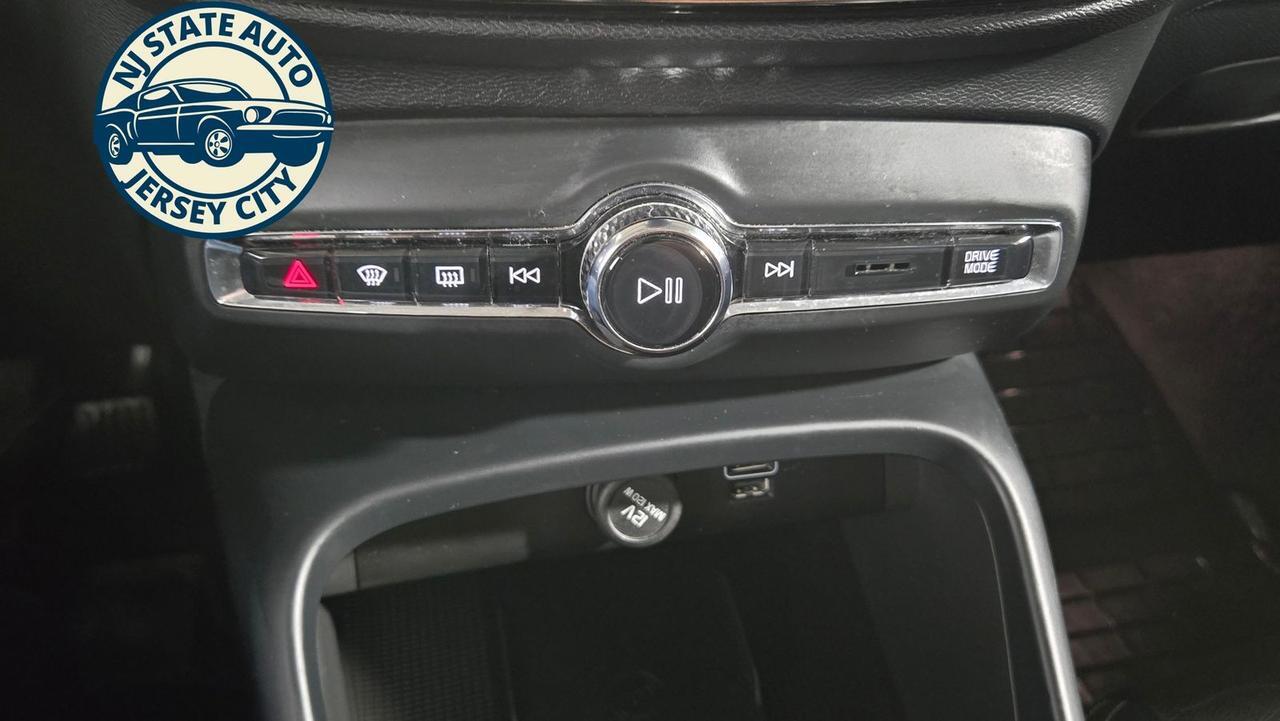 2022 Volvo XC40 Momentum Jersey City NJ