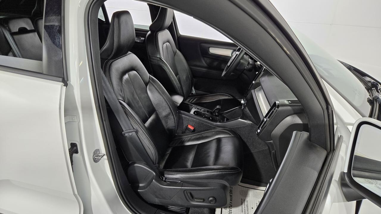 2022 Volvo XC40 Momentum Jersey City NJ