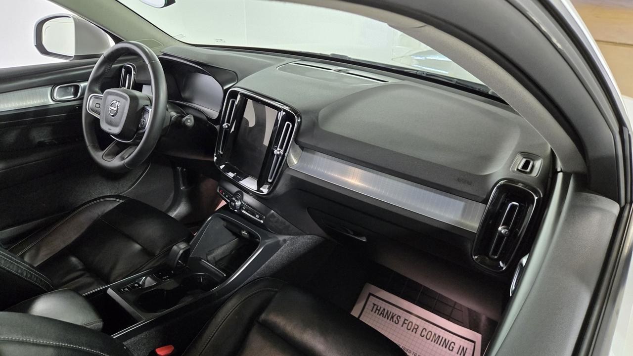 2022 Volvo XC40 Momentum Jersey City NJ