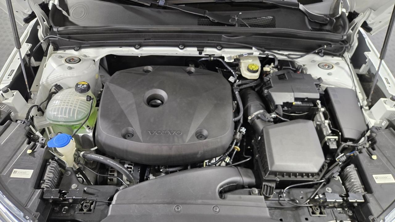 2022 Volvo XC40 Momentum Jersey City NJ