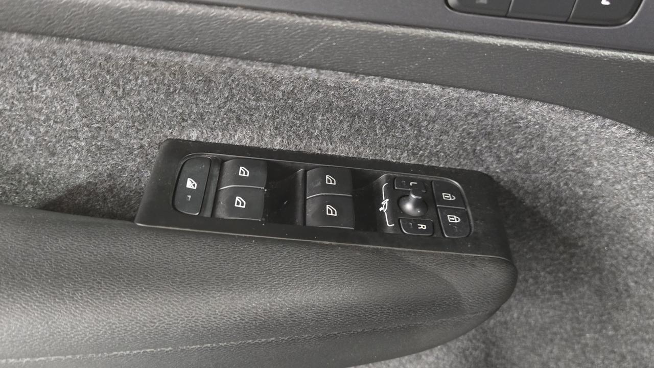 2022 Volvo XC40 Momentum Jersey City NJ