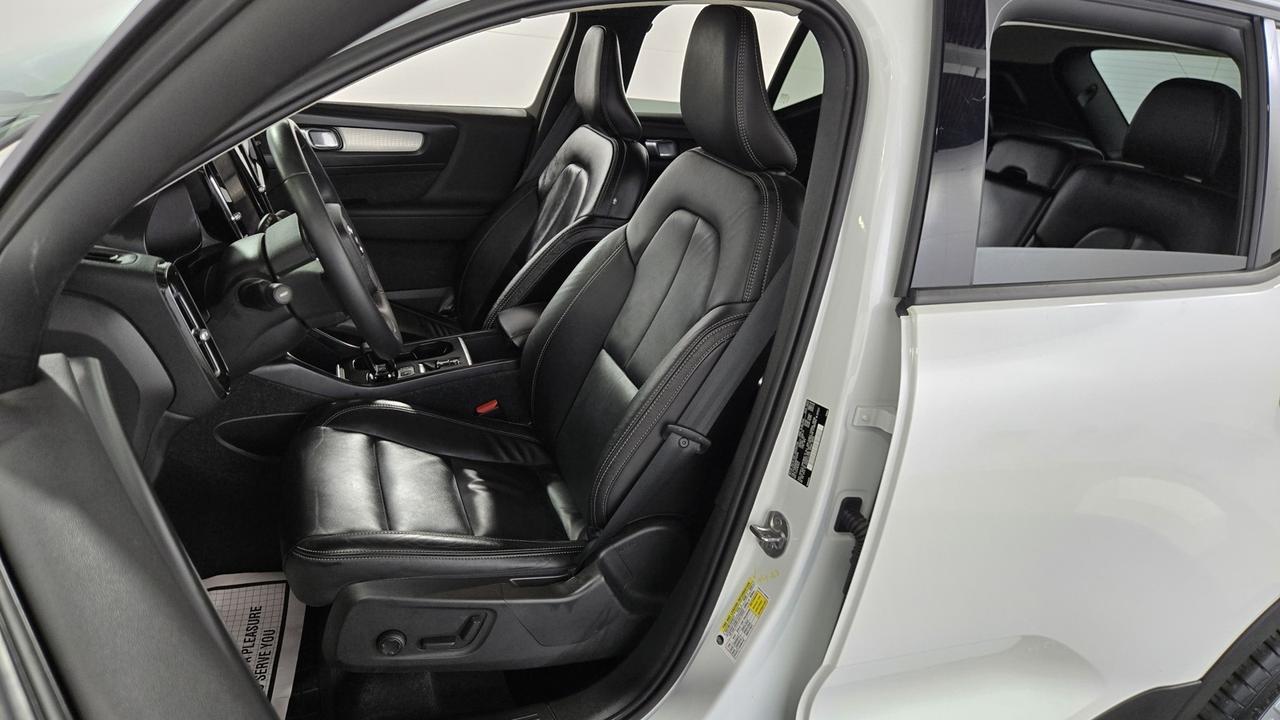 2022 Volvo XC40 Momentum Jersey City NJ