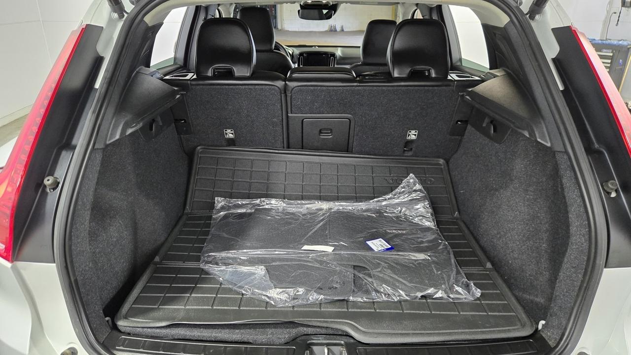 2022 Volvo XC40 Momentum Jersey City NJ