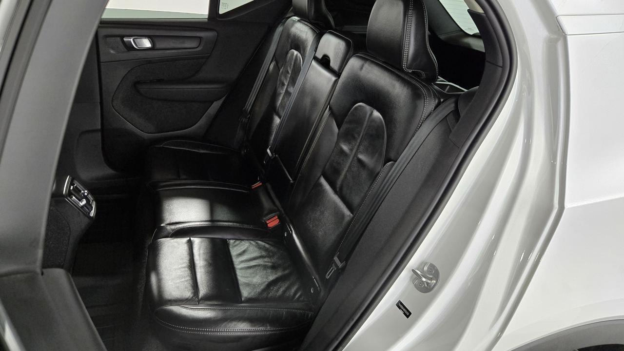 2022 Volvo XC40 Momentum Jersey City NJ