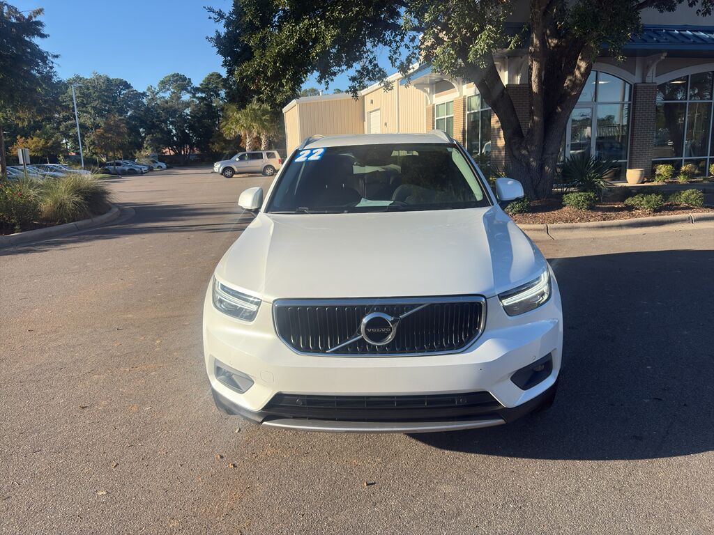 2022 Volvo XC40 Momentum