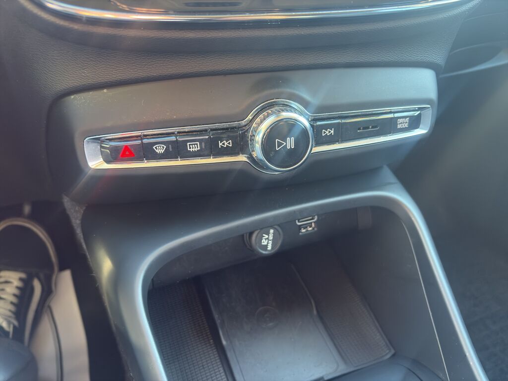 2022 Volvo XC40 Momentum Wilmington NC