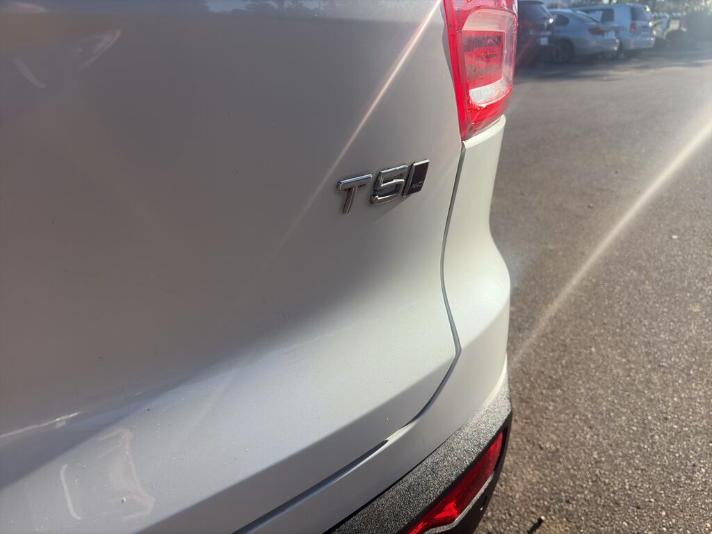 2022 Volvo XC40 Momentum Wilmington NC