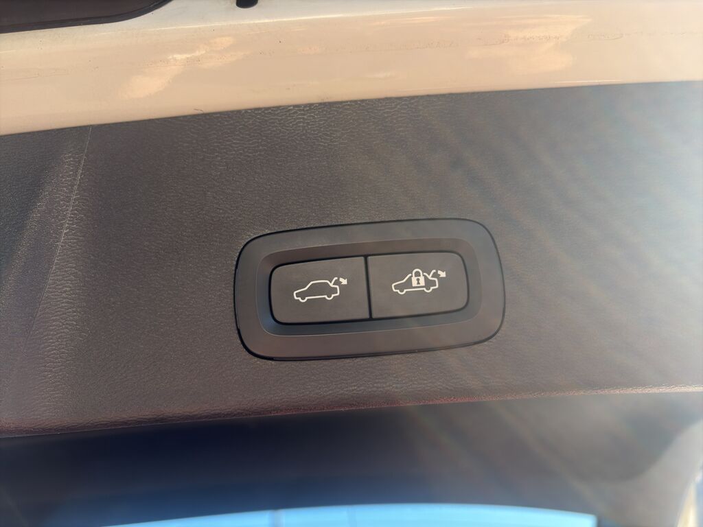 2022 Volvo XC40 Momentum Wilmington NC