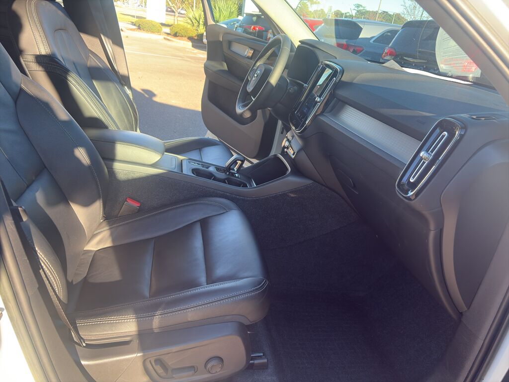 2022 Volvo XC40 Momentum Wilmington NC