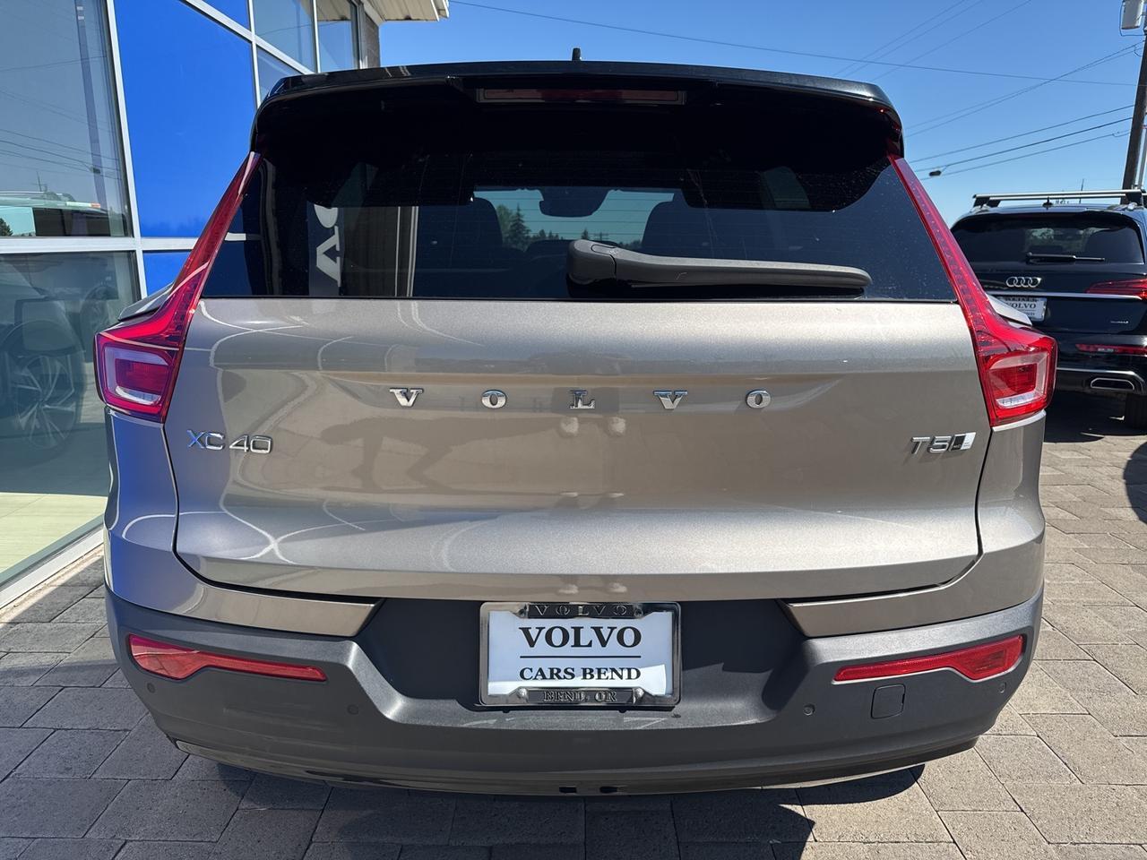 2022 Volvo XC40 R-Design Bend OR