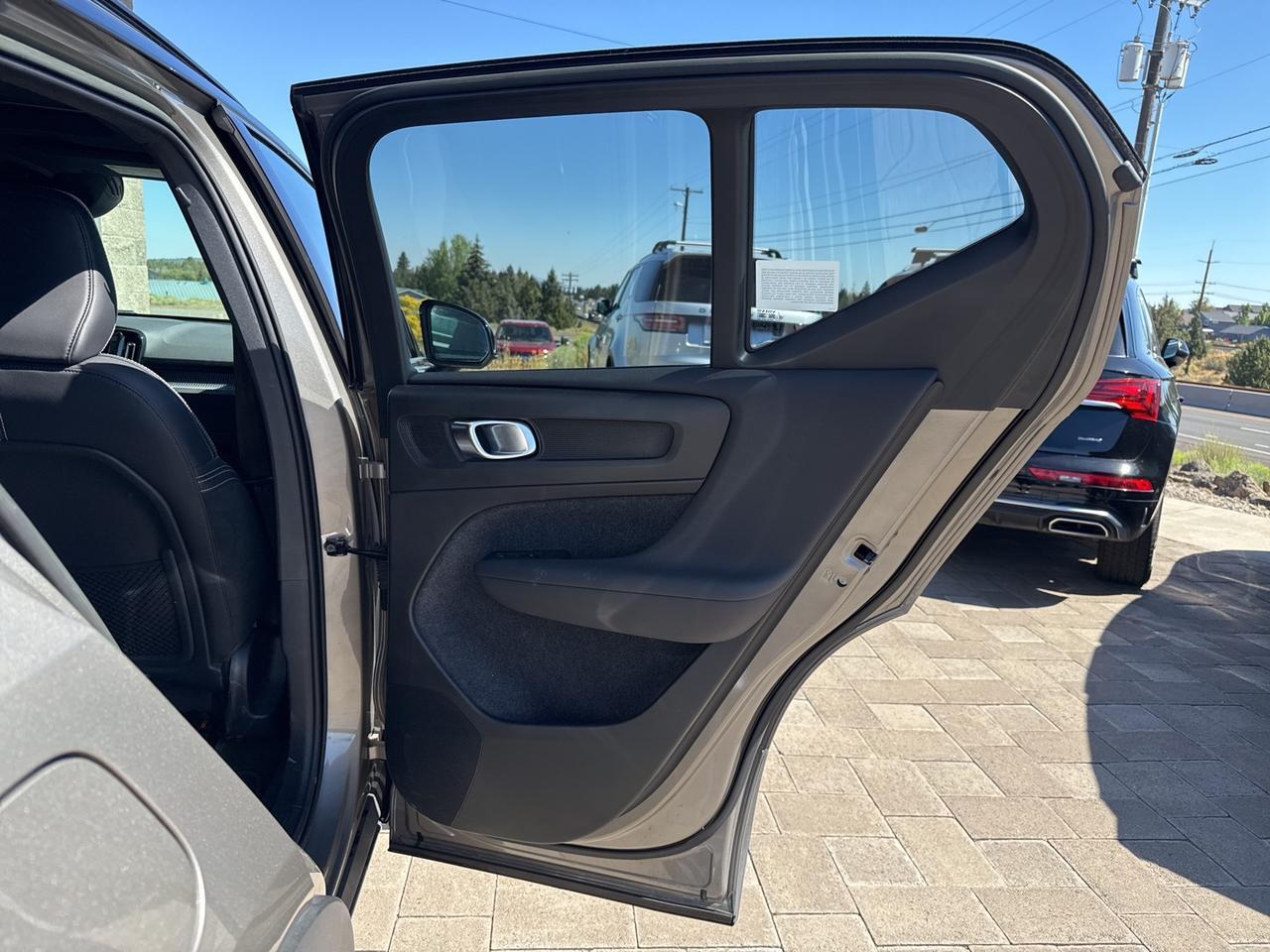 2022 Volvo XC40 R-Design Bend OR