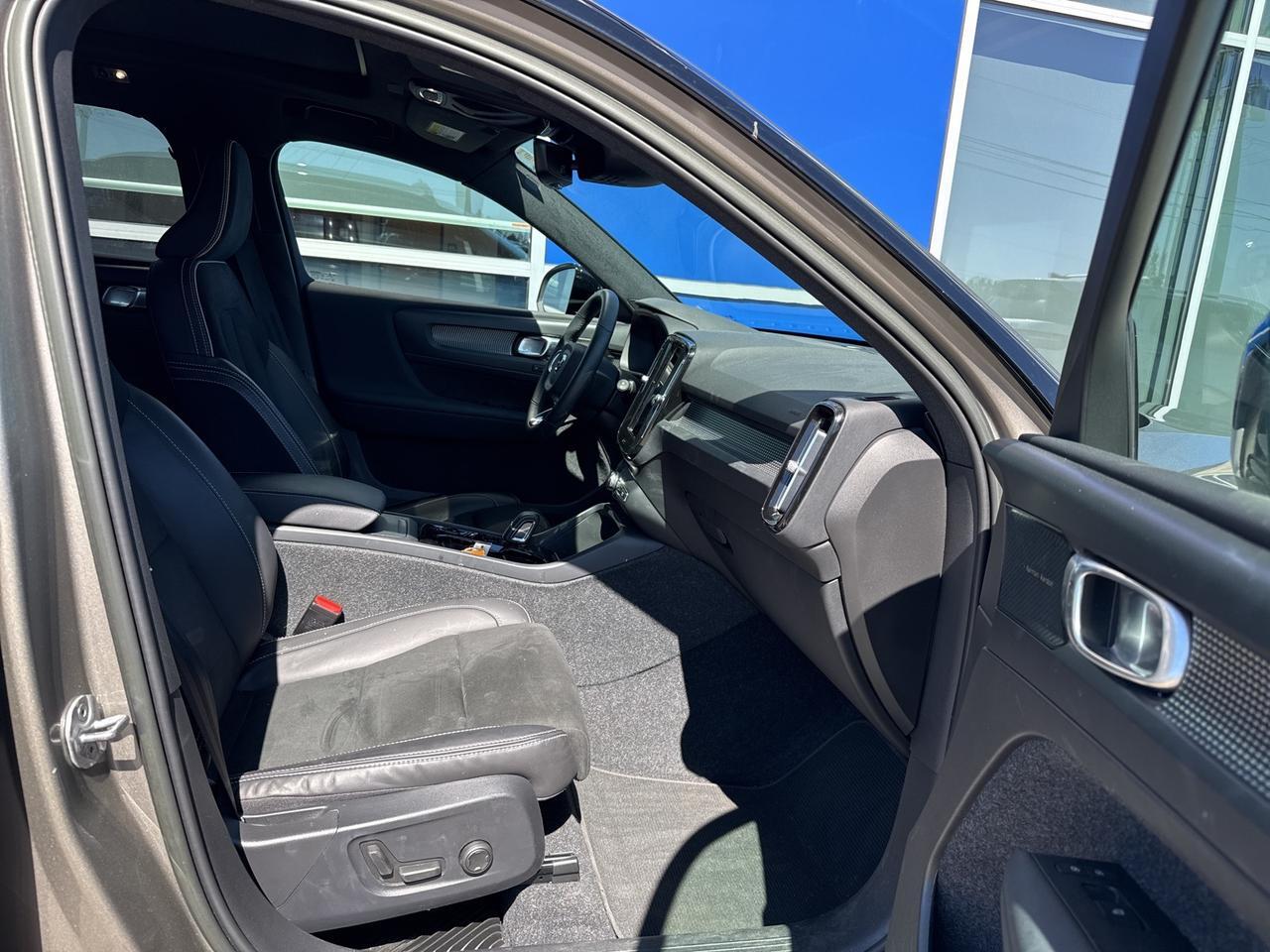 2022 Volvo XC40 R-Design Bend OR