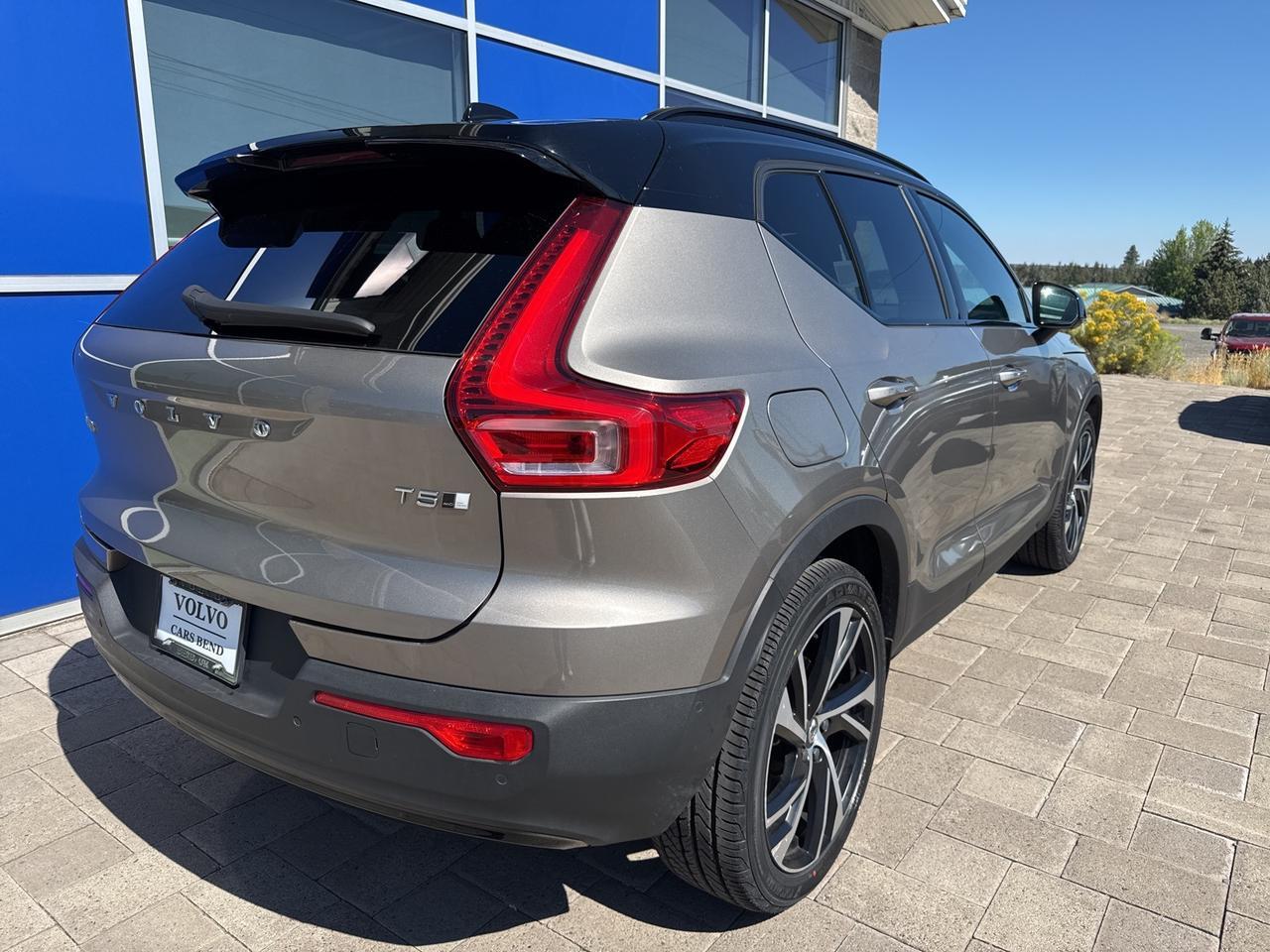 2022 Volvo XC40 R-Design Bend OR
