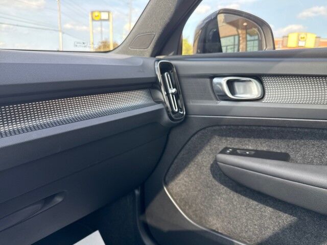 2022 Volvo XC40 R-Design Springfield IL