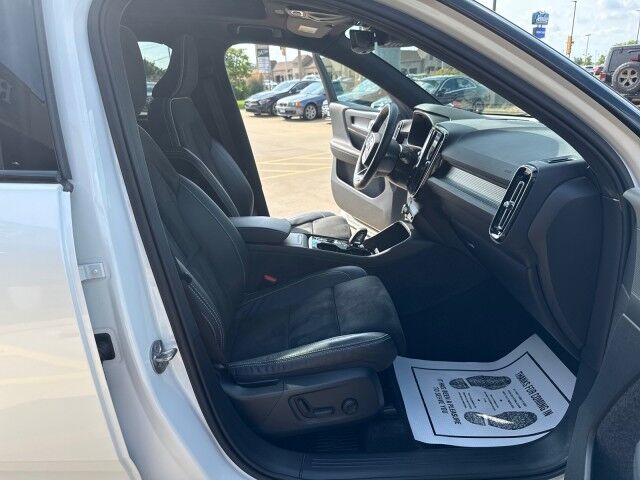 2022 Volvo XC40 R-Design Springfield IL