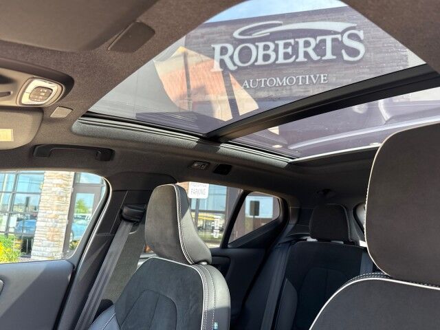 2022 Volvo XC40 R-Design Springfield IL