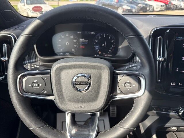 2022 Volvo XC40 R-Design Springfield IL
