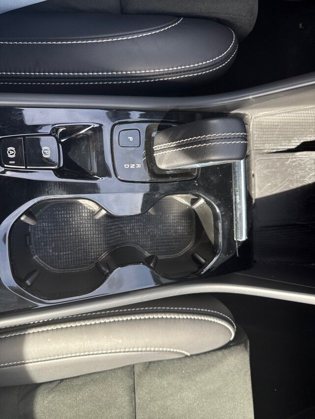 2022 Volvo XC40 R-Design Springfield IL