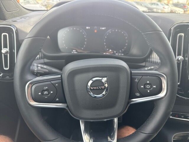 2022 Volvo XC40 R-Design Springfield IL