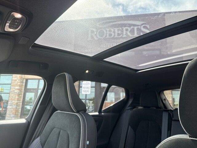 2022 Volvo XC40 R-Design Springfield IL