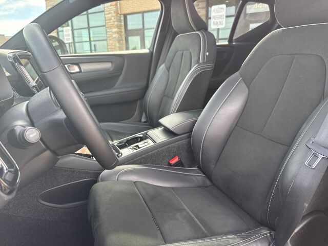 2022 Volvo XC40 R-Design Springfield IL