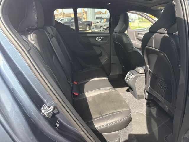 2022 Volvo XC40 R-Design Springfield IL