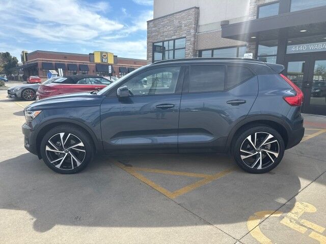 2022 Volvo XC40 R-Design