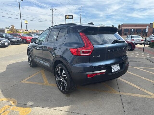 2022 Volvo XC40 R-Design