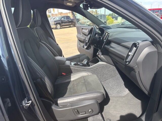 2022 Volvo XC40 R-Design Springfield IL