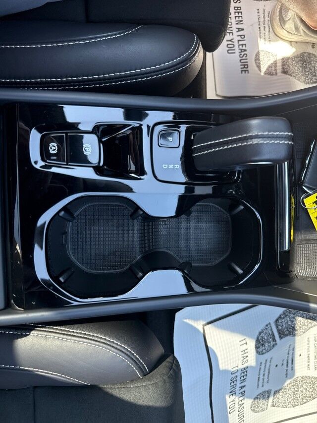 2022 Volvo XC40 R-Design Springfield IL