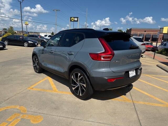 2022 Volvo XC40 R-Design Springfield IL